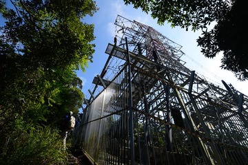 DSC_0017 穿過電塔