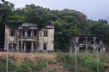 DSC_0010 石廬是一棟中西合璧建築風格的私人物業，位於崇謙堂東面