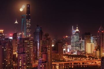 月初东方