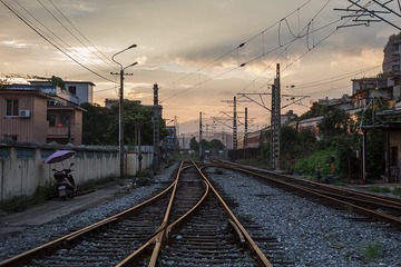 995
