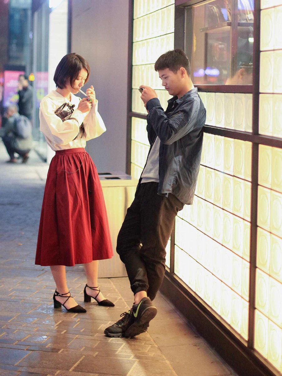 三里屯的情侣们