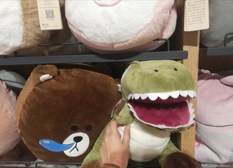568