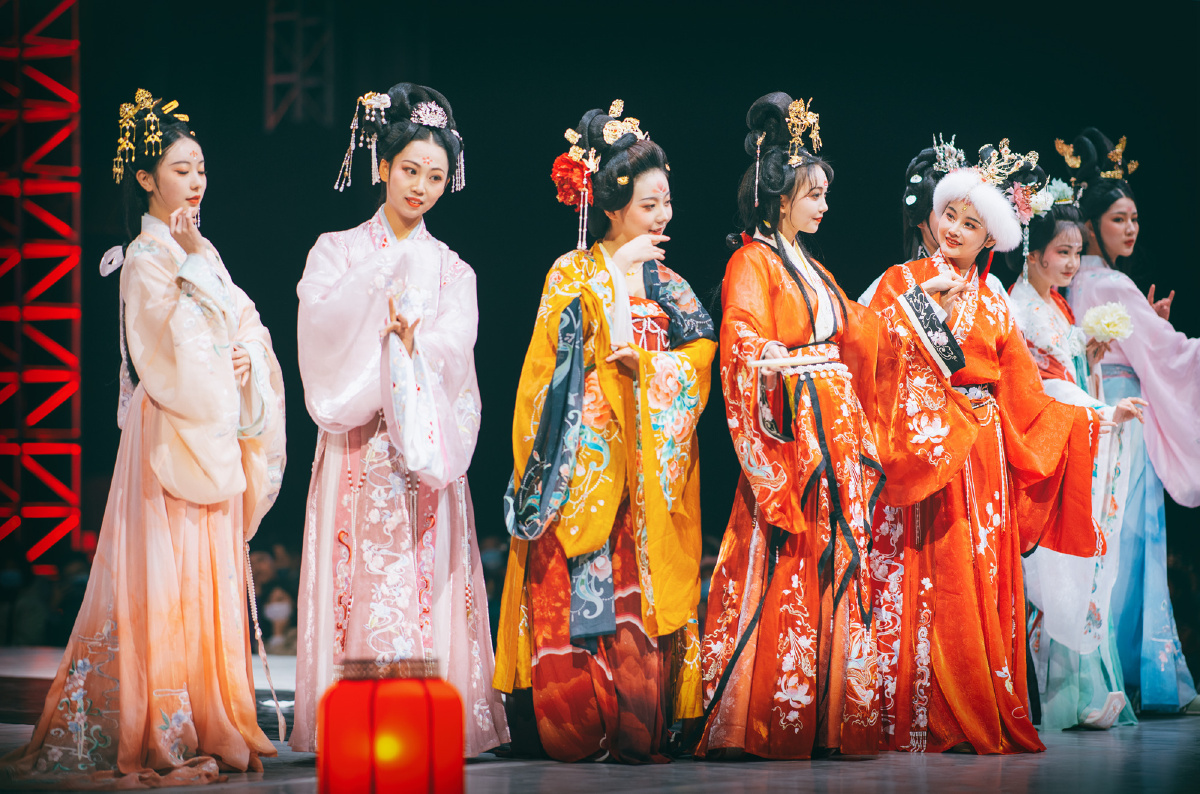 中国华服日群美图