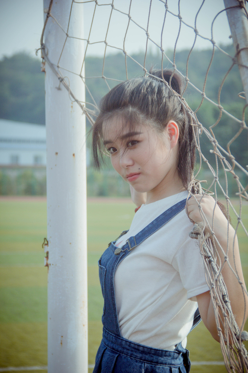 一个表情逗逼的大二学妹又是一个铁哥们