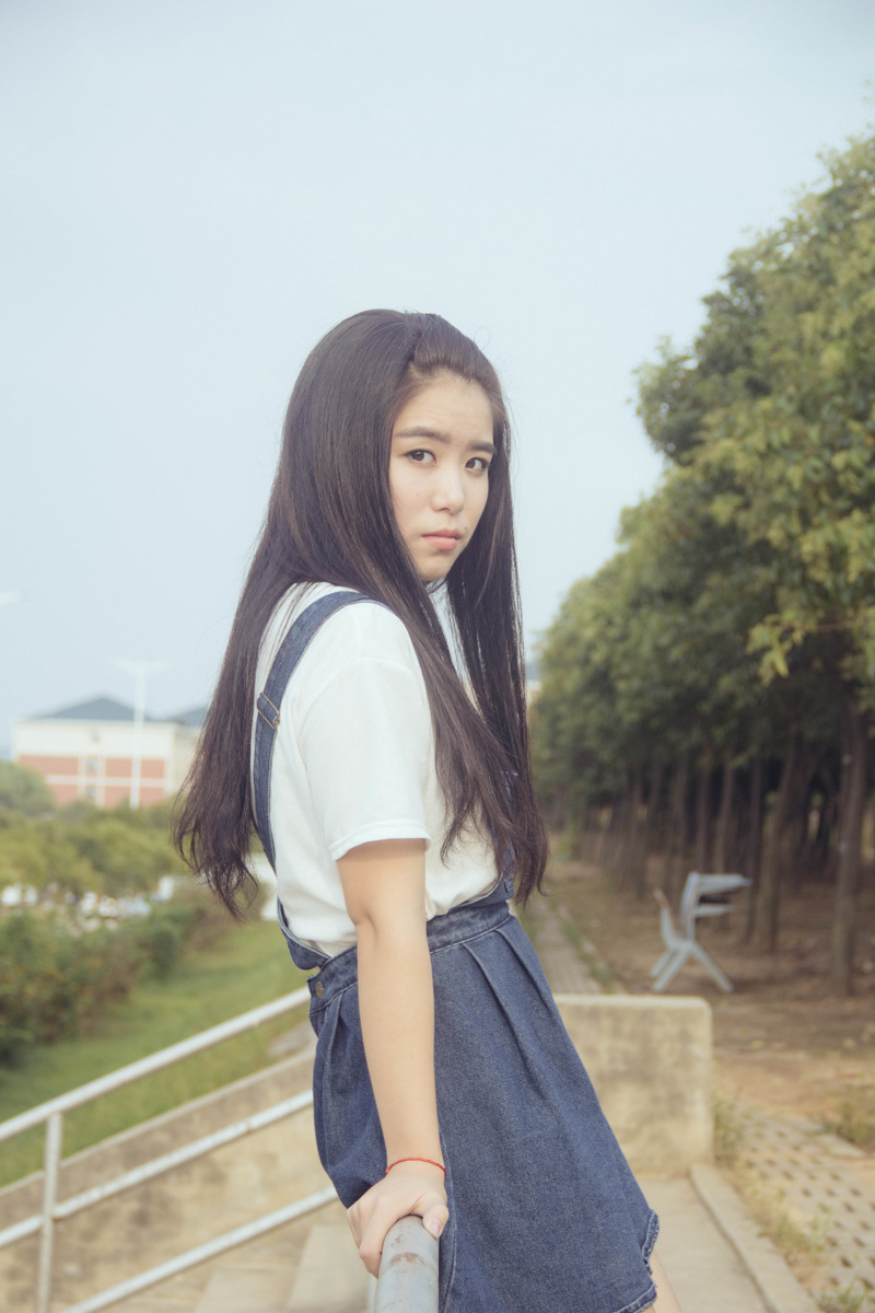 一个表情逗逼的大二学妹又是一个铁哥们