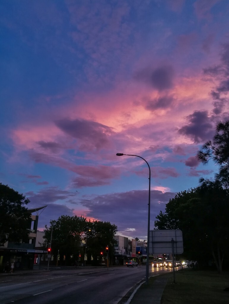 魔云<br />
拍摄时间: 20/11/2016<br />
拍摄地点 :Sydney North Narrabeen<br />
在North Narrabeen路上见到漂亮云彩。在普通的道路上赶紧用华为P9手机记下这美丽一刻。