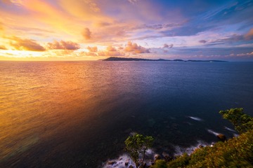 一半是海水，一半是火焰