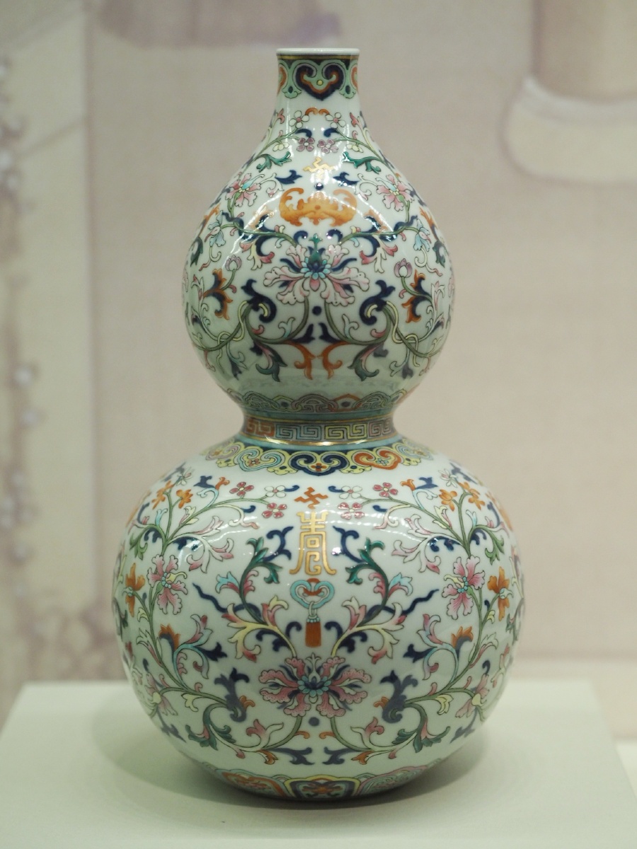清乾隆粉彩花卉葫芦瓶沈阳故宫博物院藏