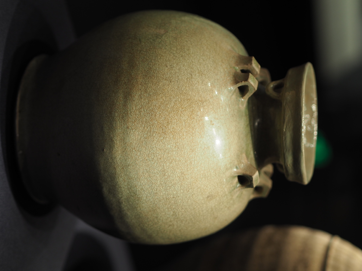 南朝青釉六系盘口壶江西省博物馆藏