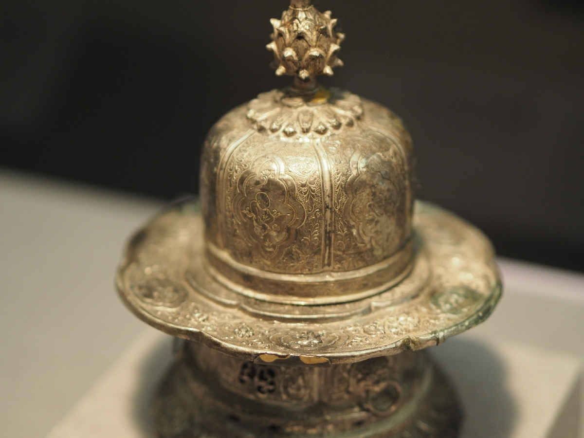 南宋錾花单孔银熏炉宁波博物馆藏