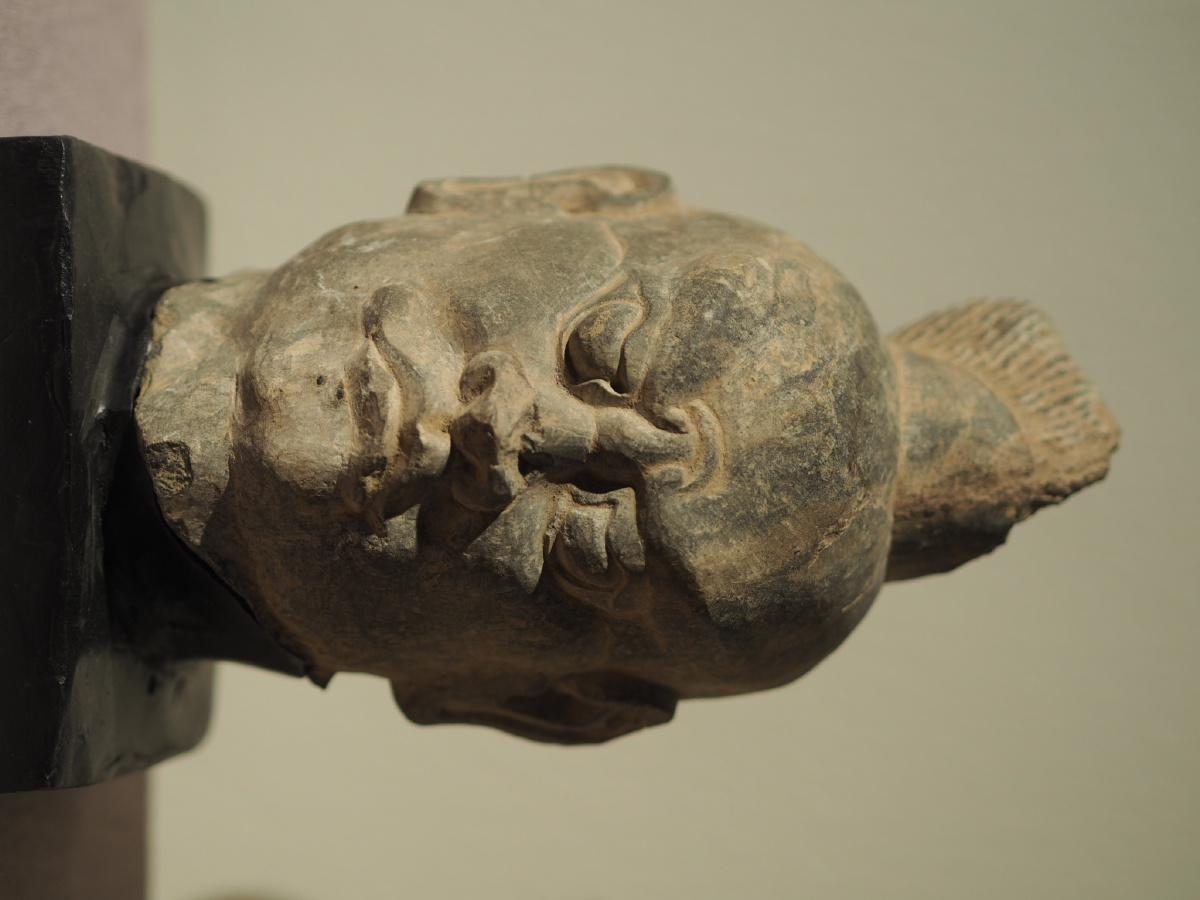 唐金刚力士头像龙门石窟研究院藏