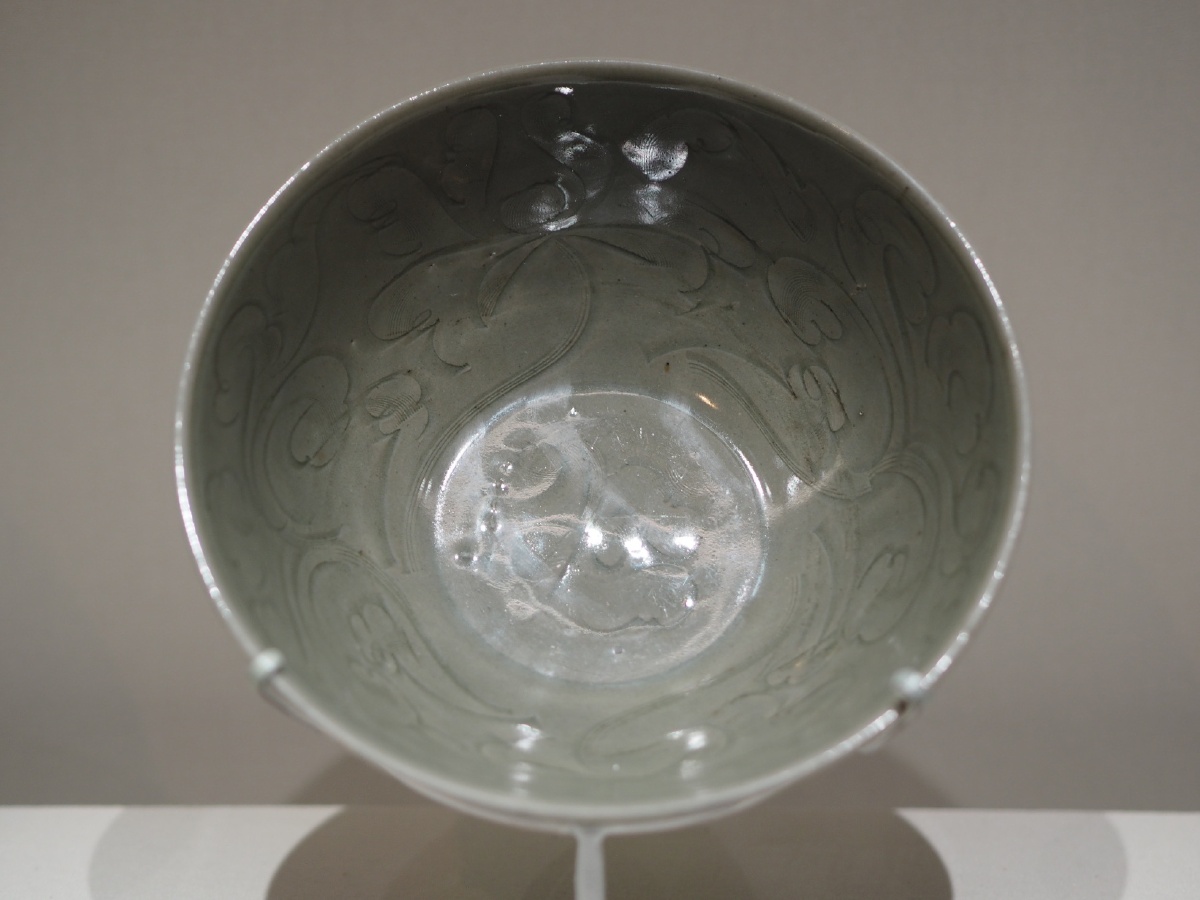 南宋龙泉窑青釉刻划花碗中国国家博物馆藏