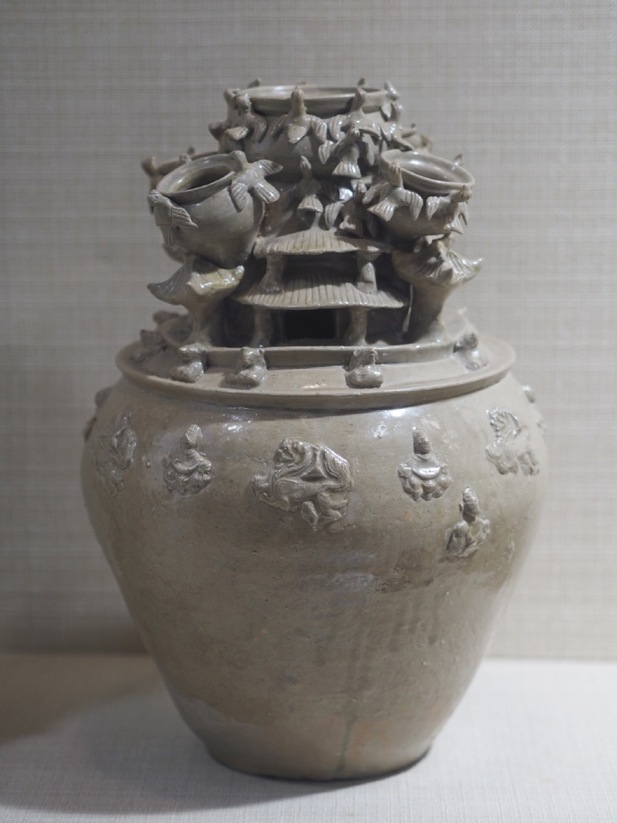 三国吴青瓷楼阁人物堆塑罐苏州东吴博物馆藏