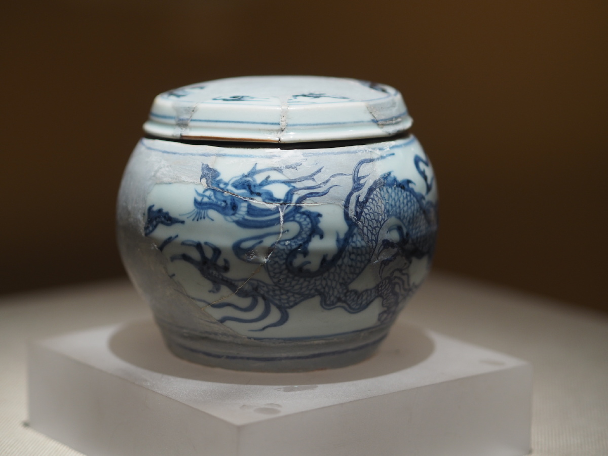 元青花五爪龙纹围棋罐景德镇御窑博物院藏