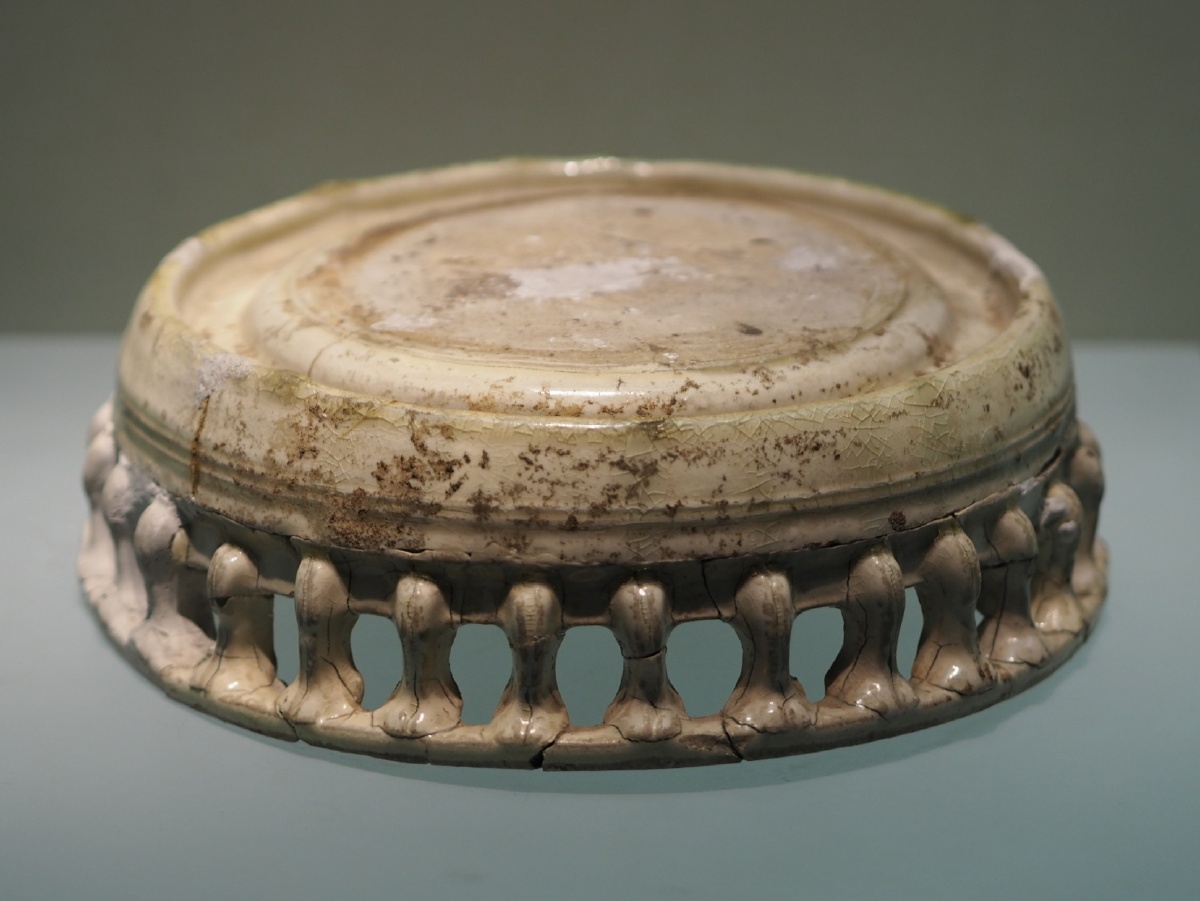 [隋] 白釉辟雍砚 河北博物院藏