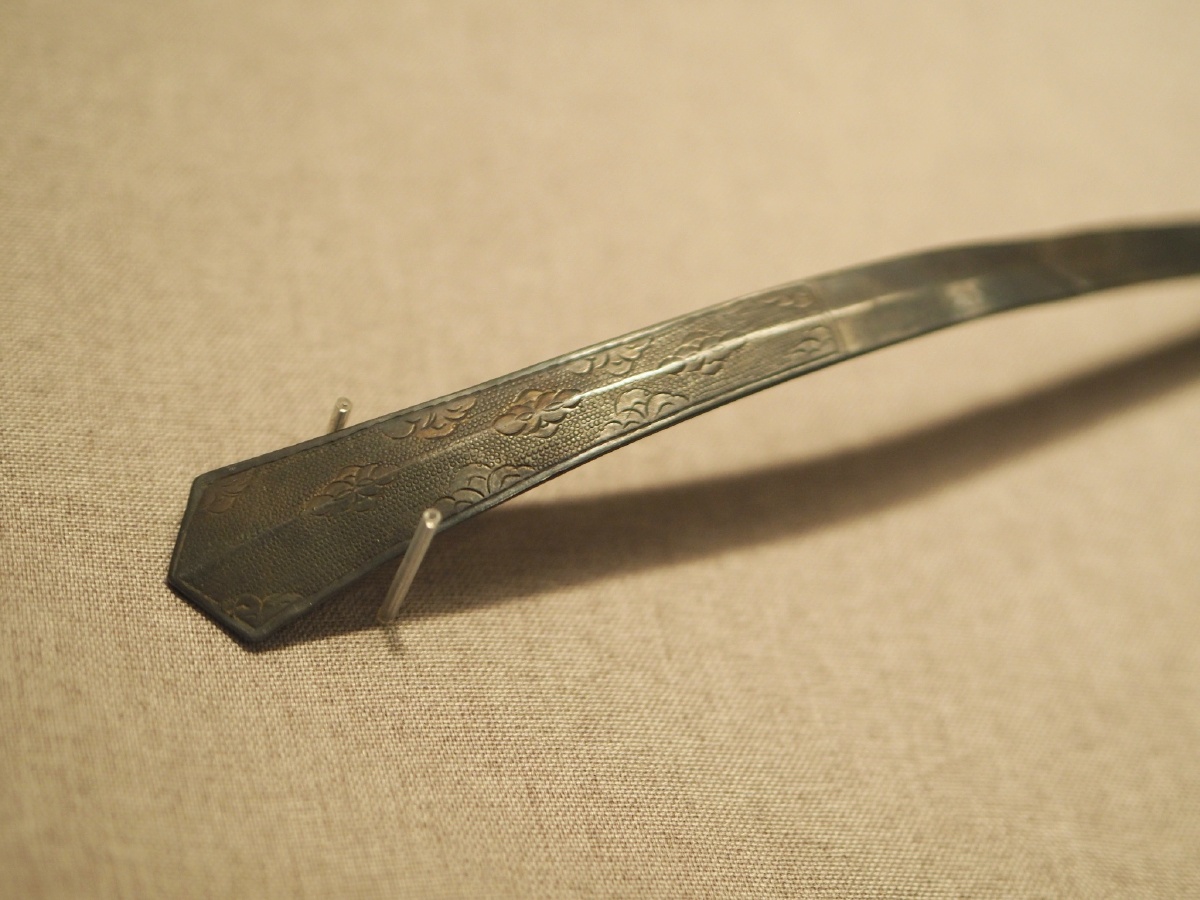 [唐] 四曲莲瓣椭圆形长柄银勺 长兴县博物馆藏