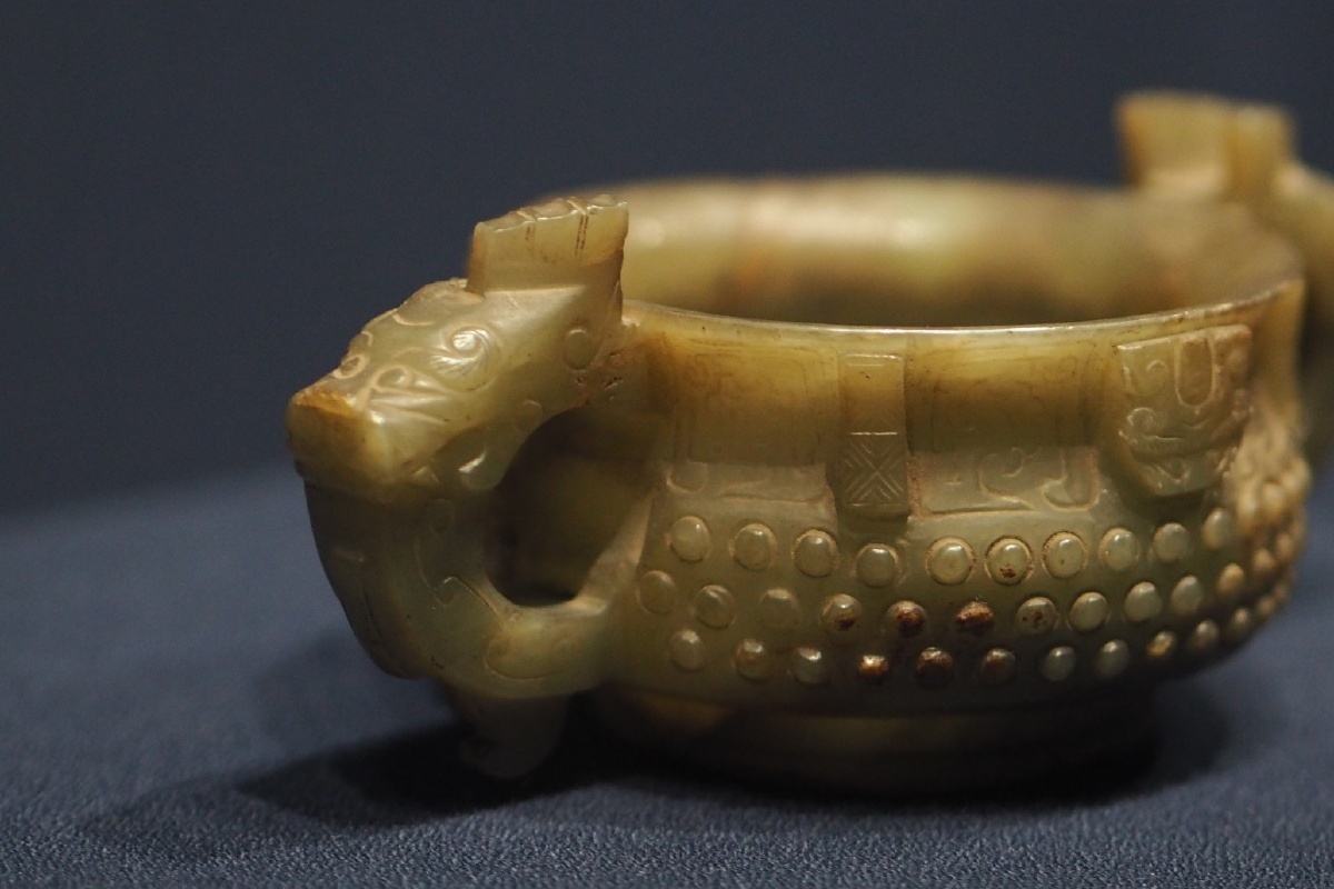 明乳钉纹龙耳玉簋上海博物馆藏