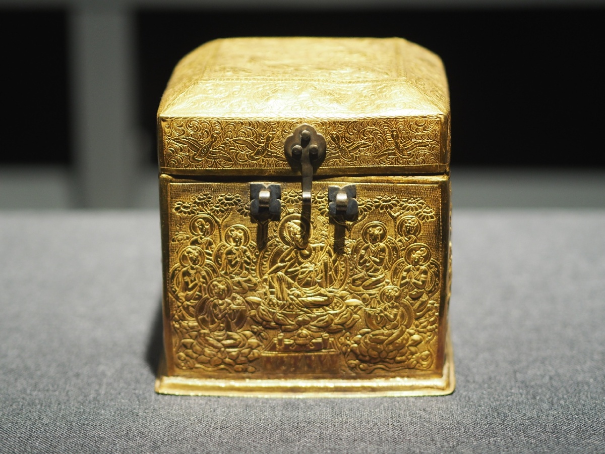 唐六臂观音盝顶纯金宝函法门寺博物馆藏