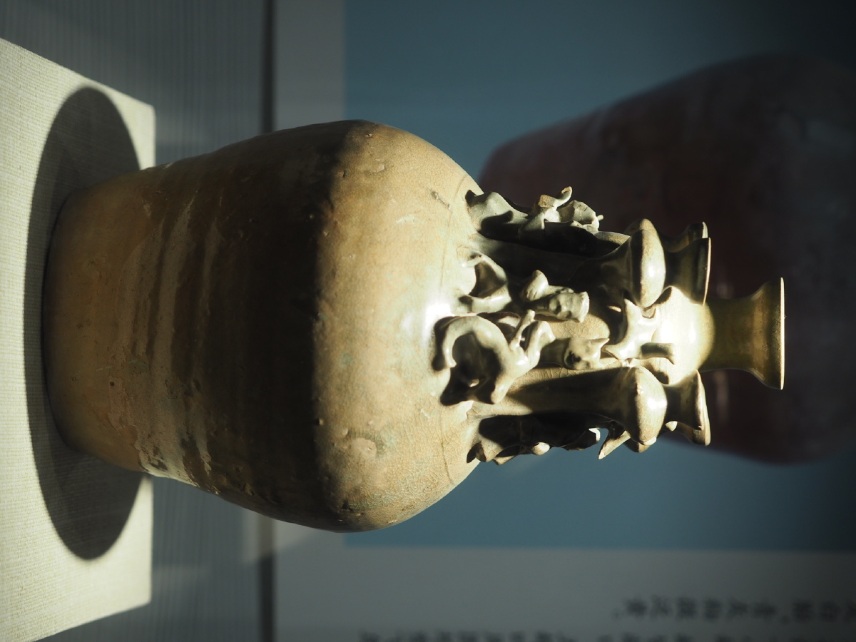 [西晋] 青瓷五联堆塑罐 苏州东吴博物馆藏