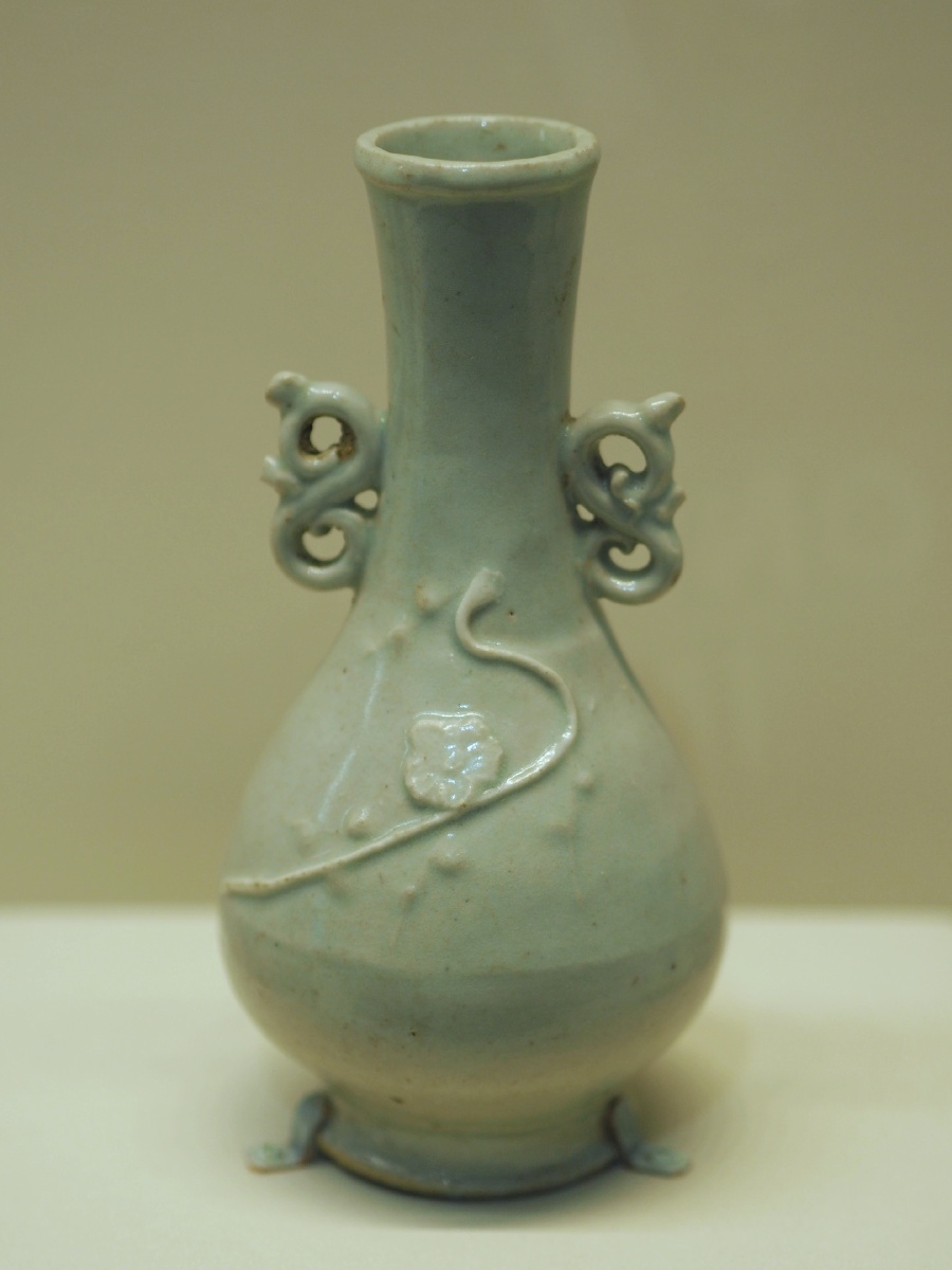 元景德镇窑青白釉凸花双耳胆式瓶中国国家博物馆藏