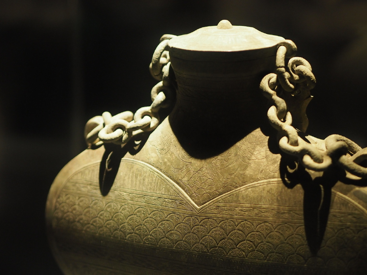 汉铜扁壶成都博物馆藏