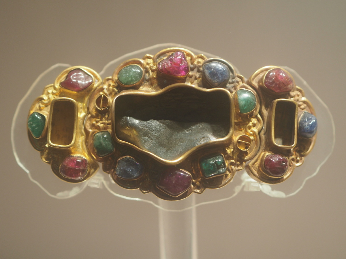 [明] 金镶宝石涤环 湖北省博物馆藏