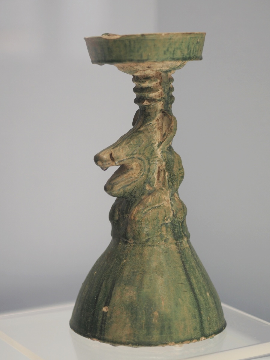 东汉绿釉熊陶灯上海博物馆藏