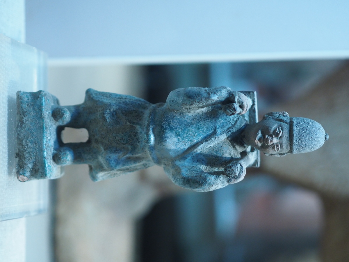 明彩釉陶男侍俑乐山大佛博物馆藏