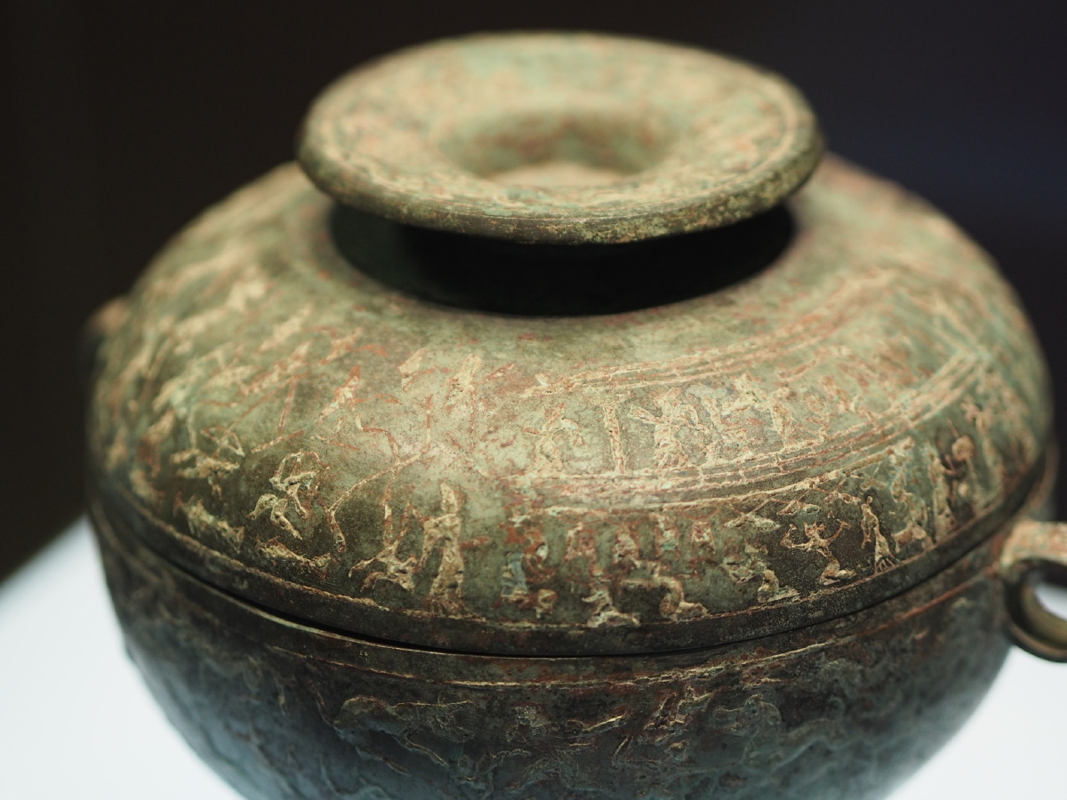 战国中山国狩猎宴乐图铜盖豆河北博物院藏