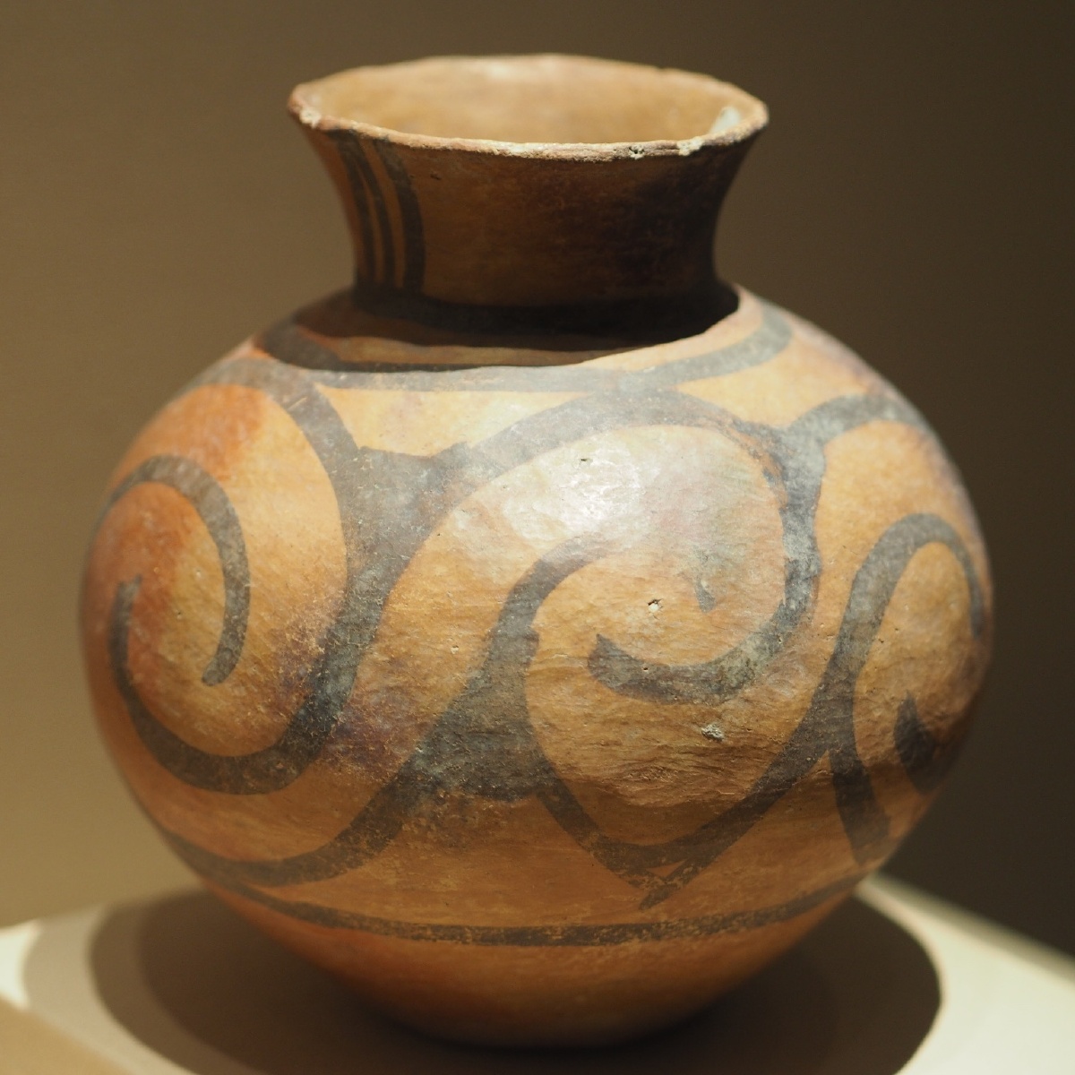 新石器时代辛店文化漩涡纹壶临夏市博物馆藏