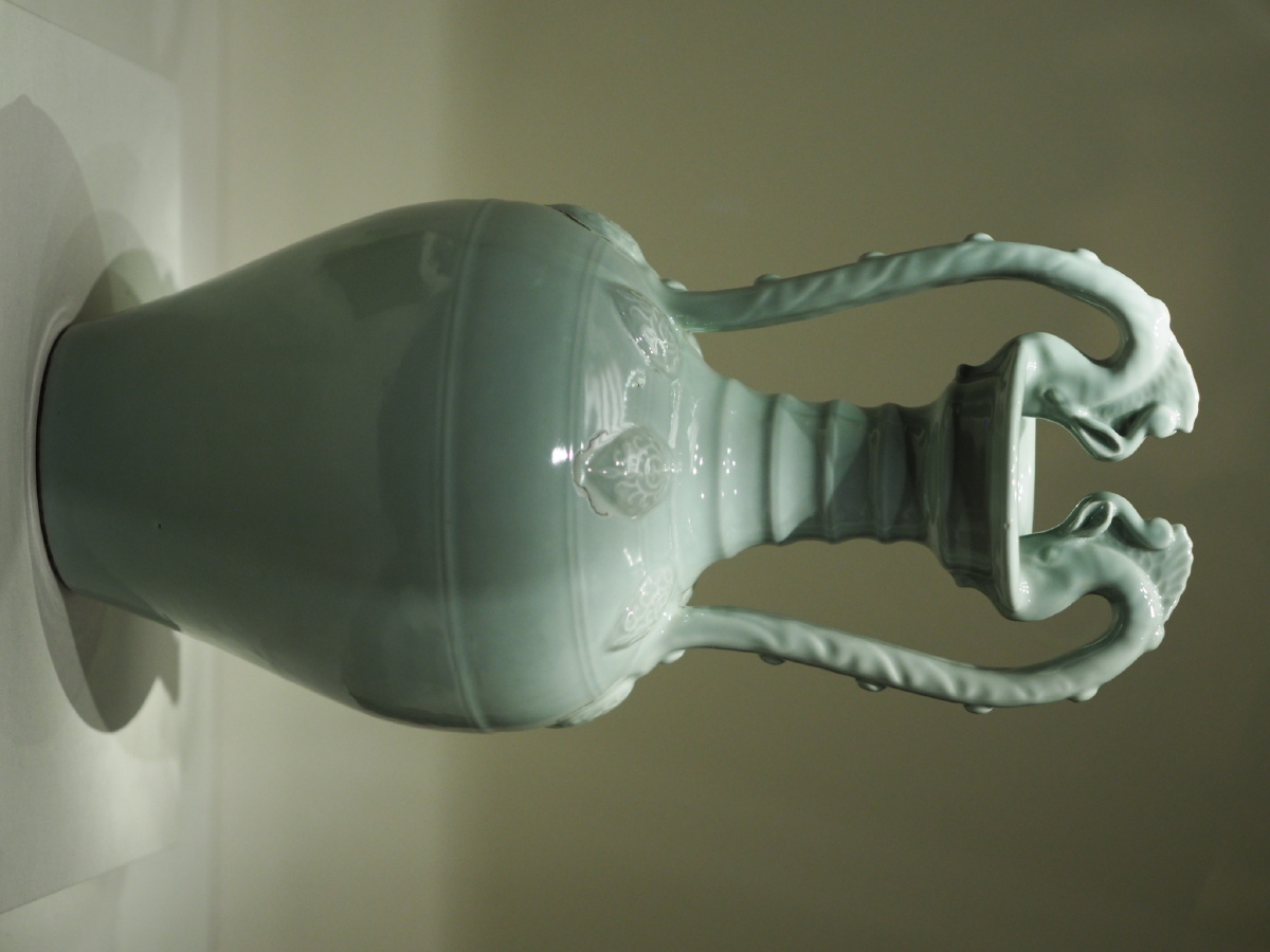 [清·雍正] 粉青釉双龙耳长颈瓶 沈阳故宫博物院藏 - zs412