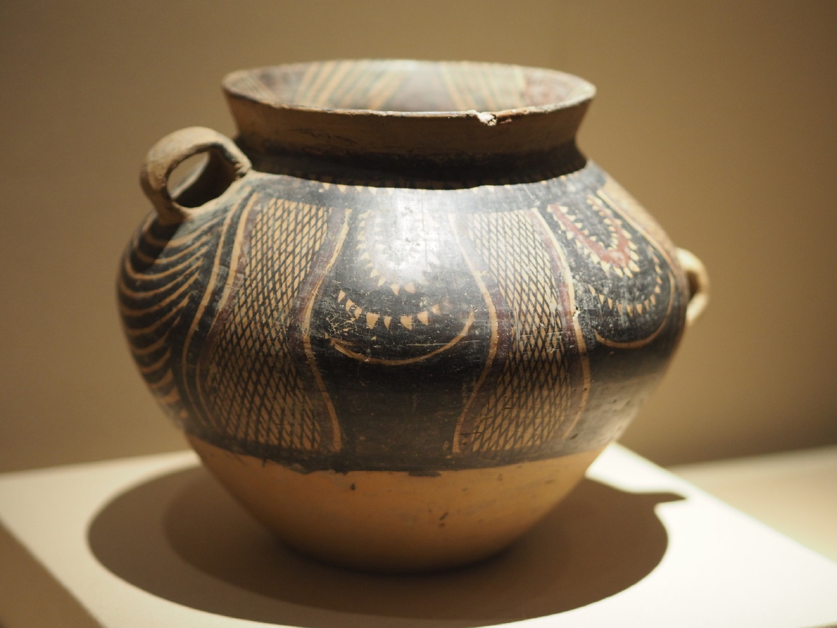 新石器时代半山文化葫芦网格纹罐临夏回族自治州博物馆藏