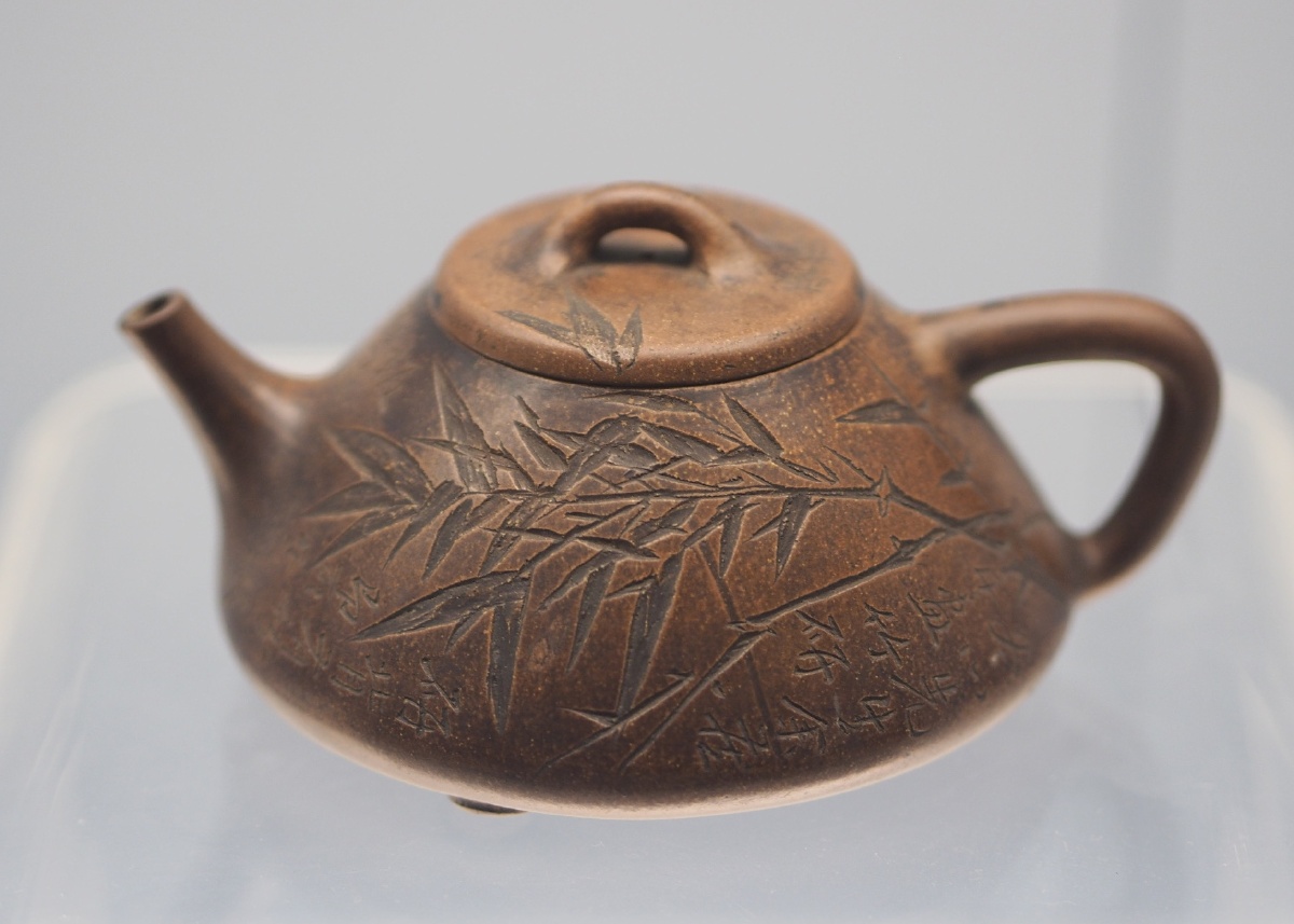 清道光宜兴瞿子冶刻竹纹紫砂壶上海博物馆藏