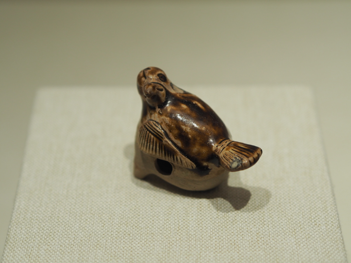 [唐] 长沙窑青黄釉绿褐彩鸟形哨 深圳博物馆藏