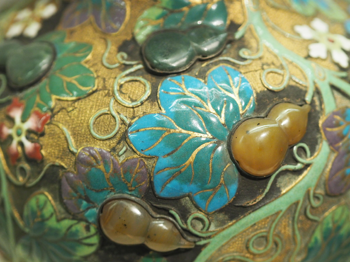 清乾隆透明珐琅嵌玛瑙葫芦瓶沈阳故宫博物院藏