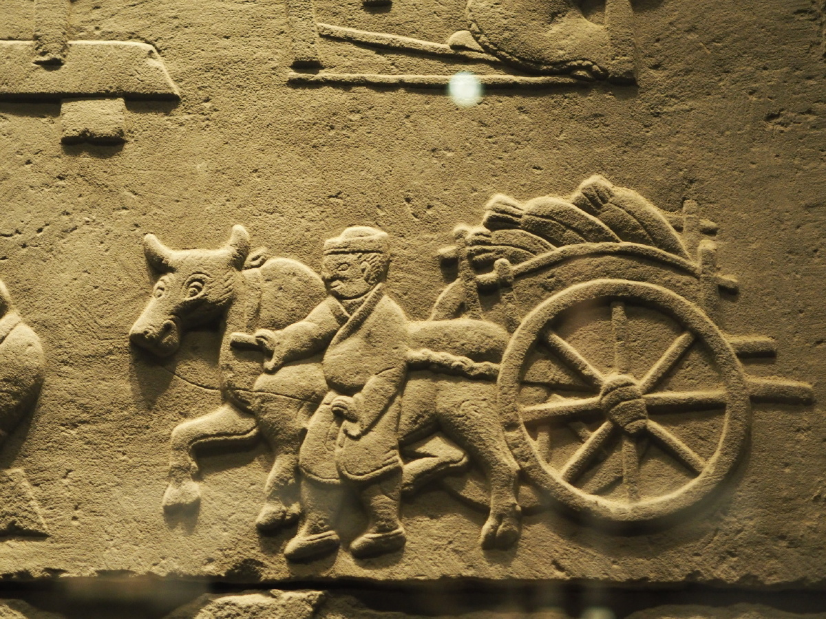 东汉庄园生活画像石成都博物馆藏