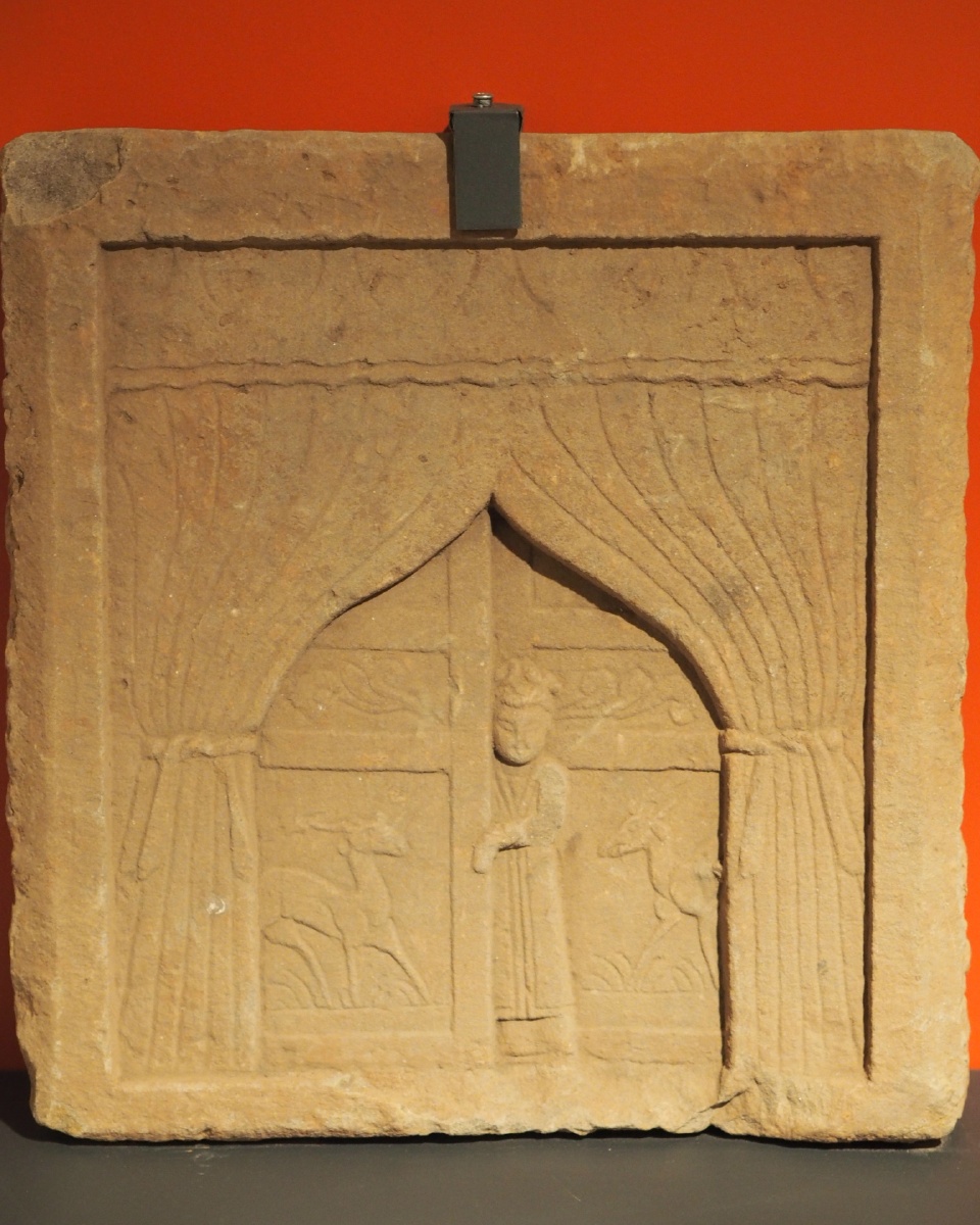 [宋] 妇人启门图 重庆大足石刻博物馆藏 - zs412 - 图虫