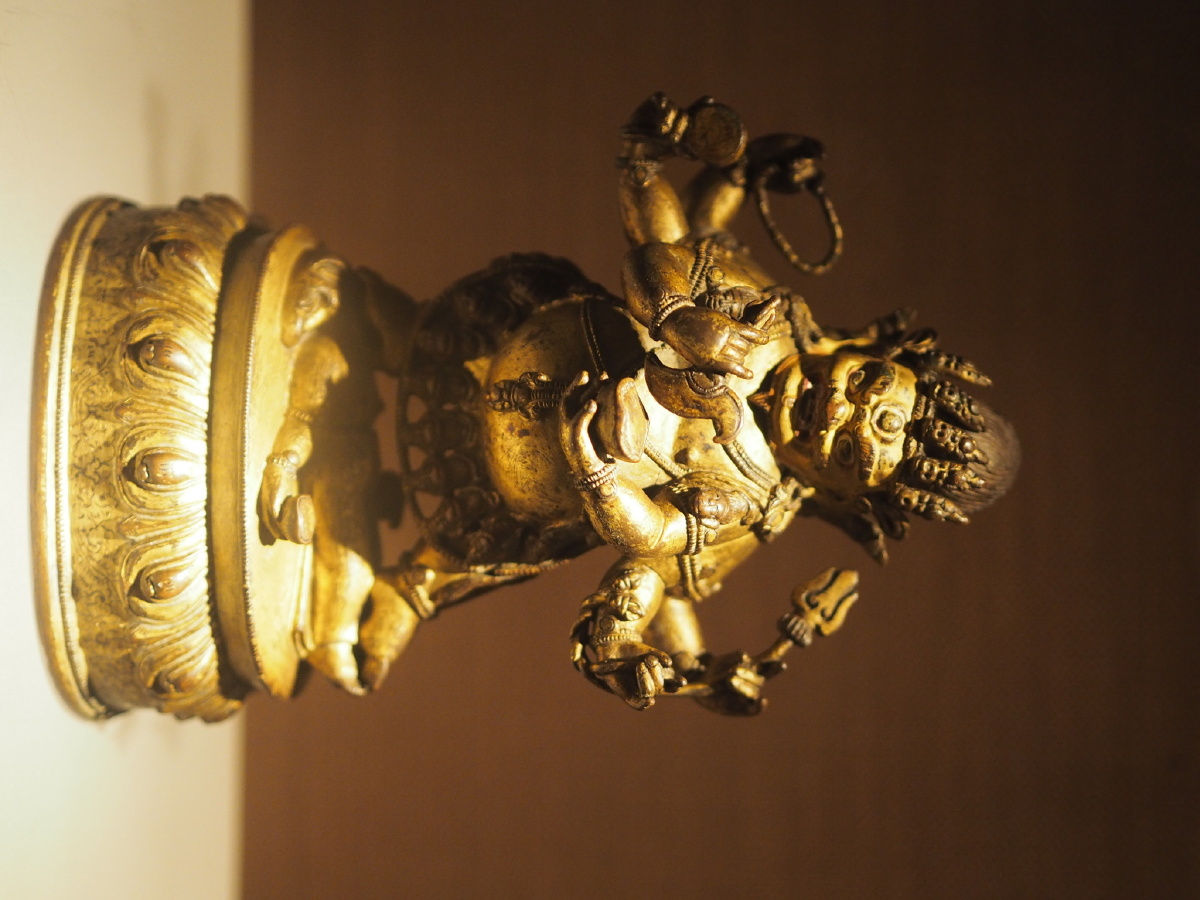 明铜镀金六臂大黑天像首都博物馆藏