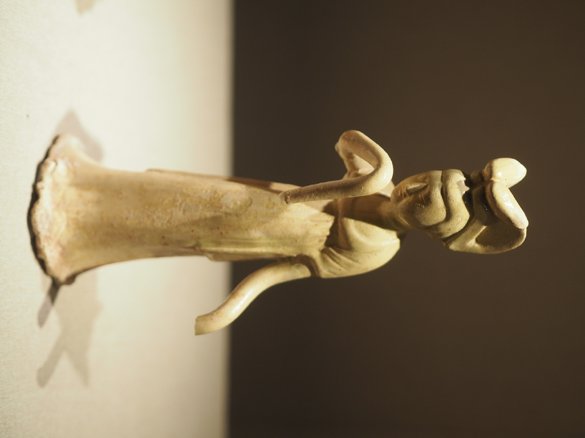 唐彩绘釉陶舞俑洛阳博物馆藏