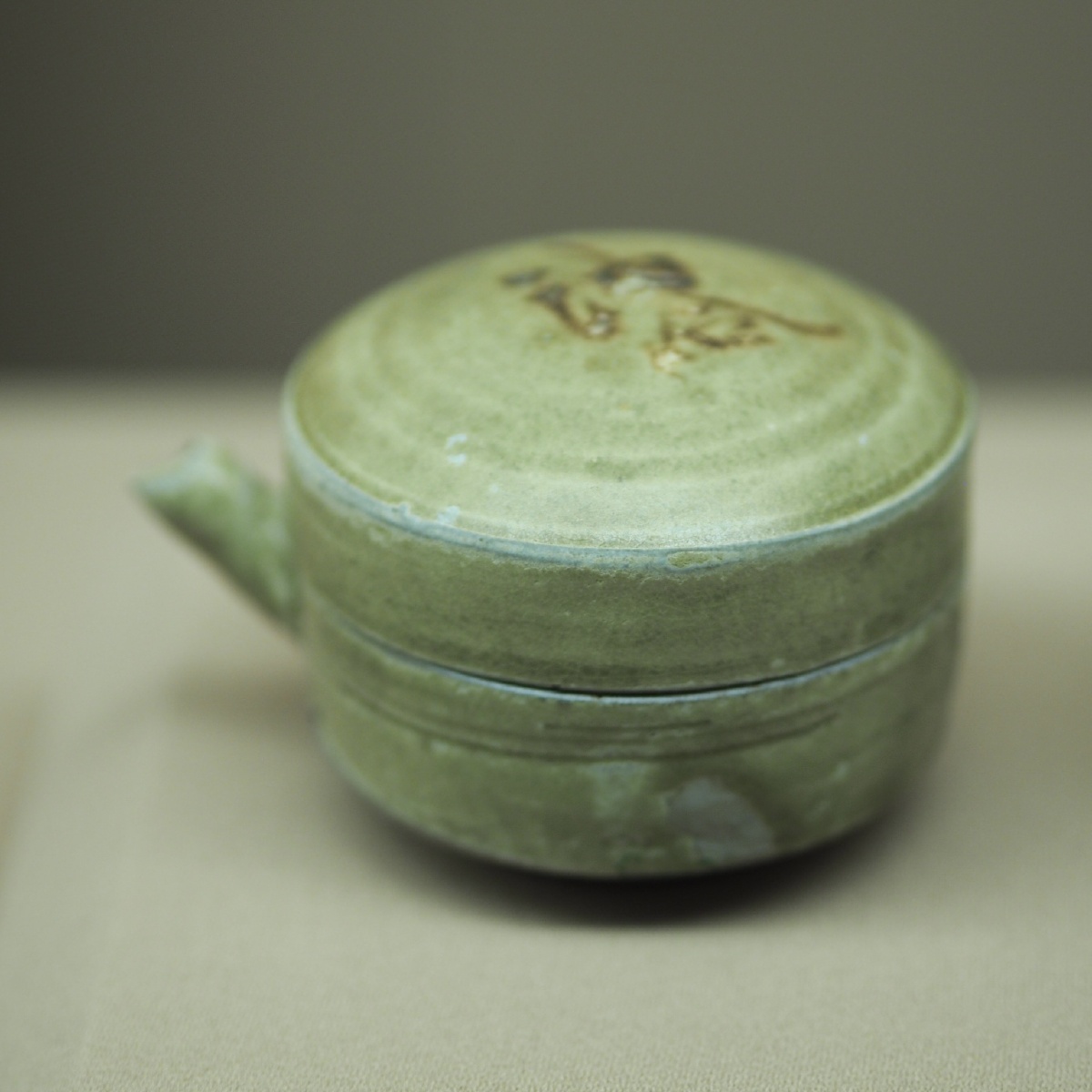 唐长沙窑青釉褐彩油盒扬州市文物考古研究所藏