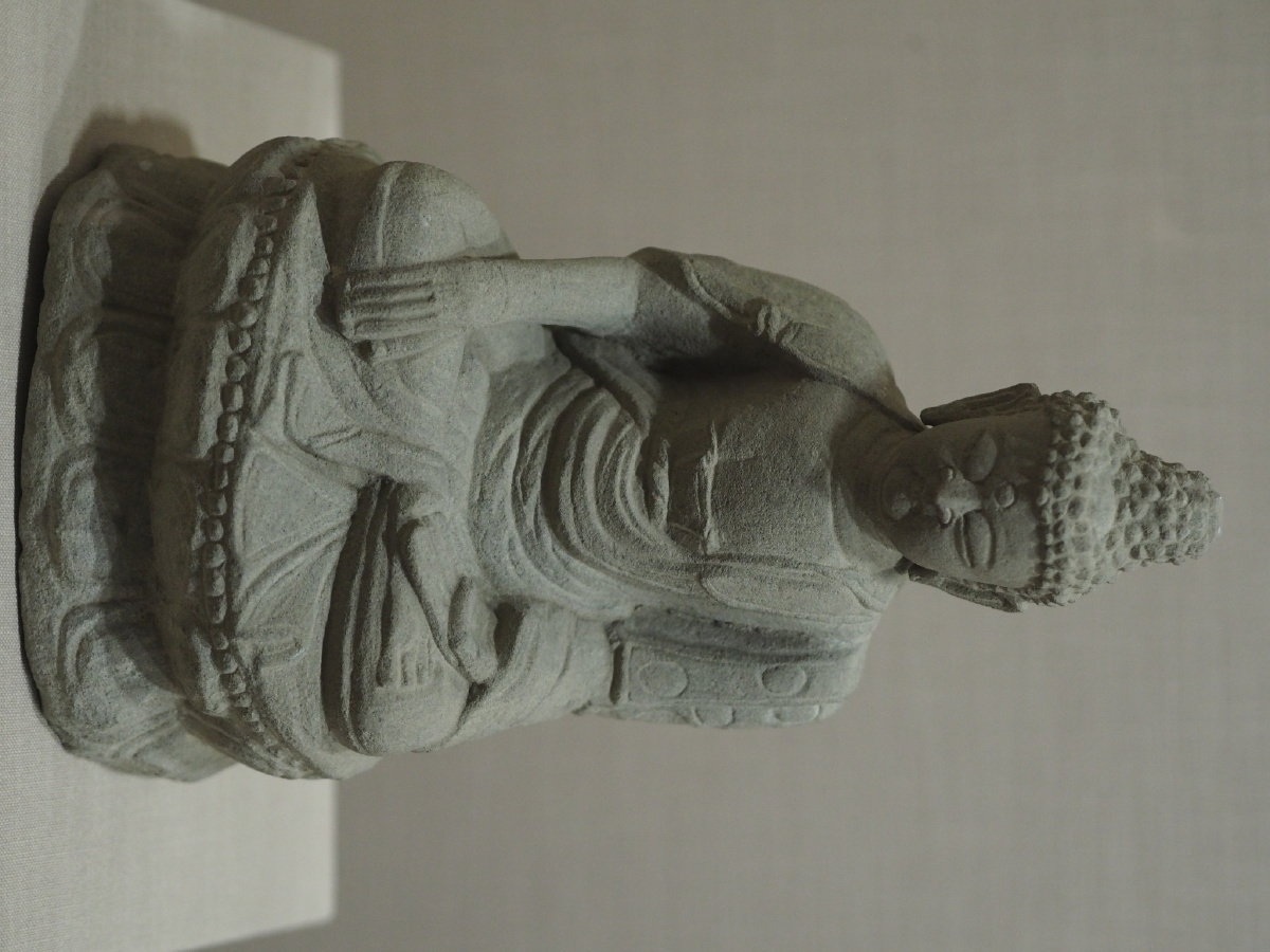 明清坐佛石像宁夏博物馆藏