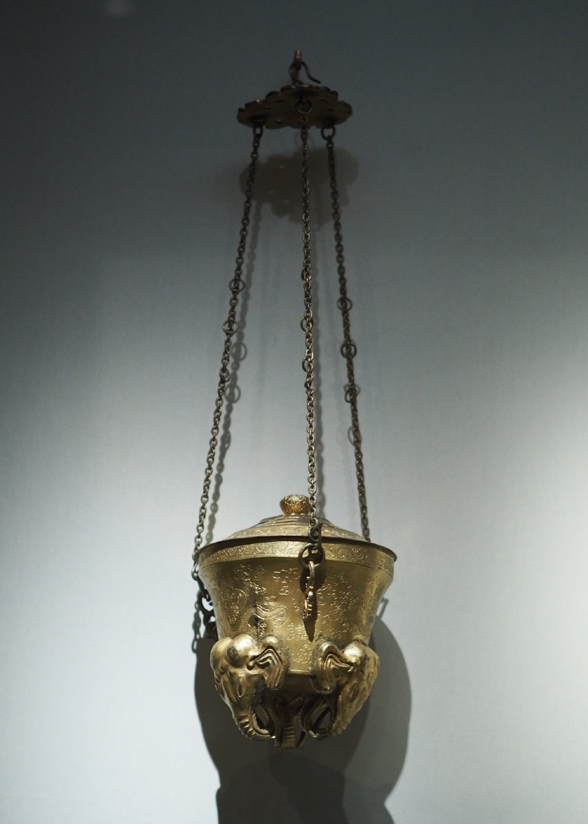 清乾隆铜鎏金八卦象足金提炉与提炉竿沈阳故宫博物院藏