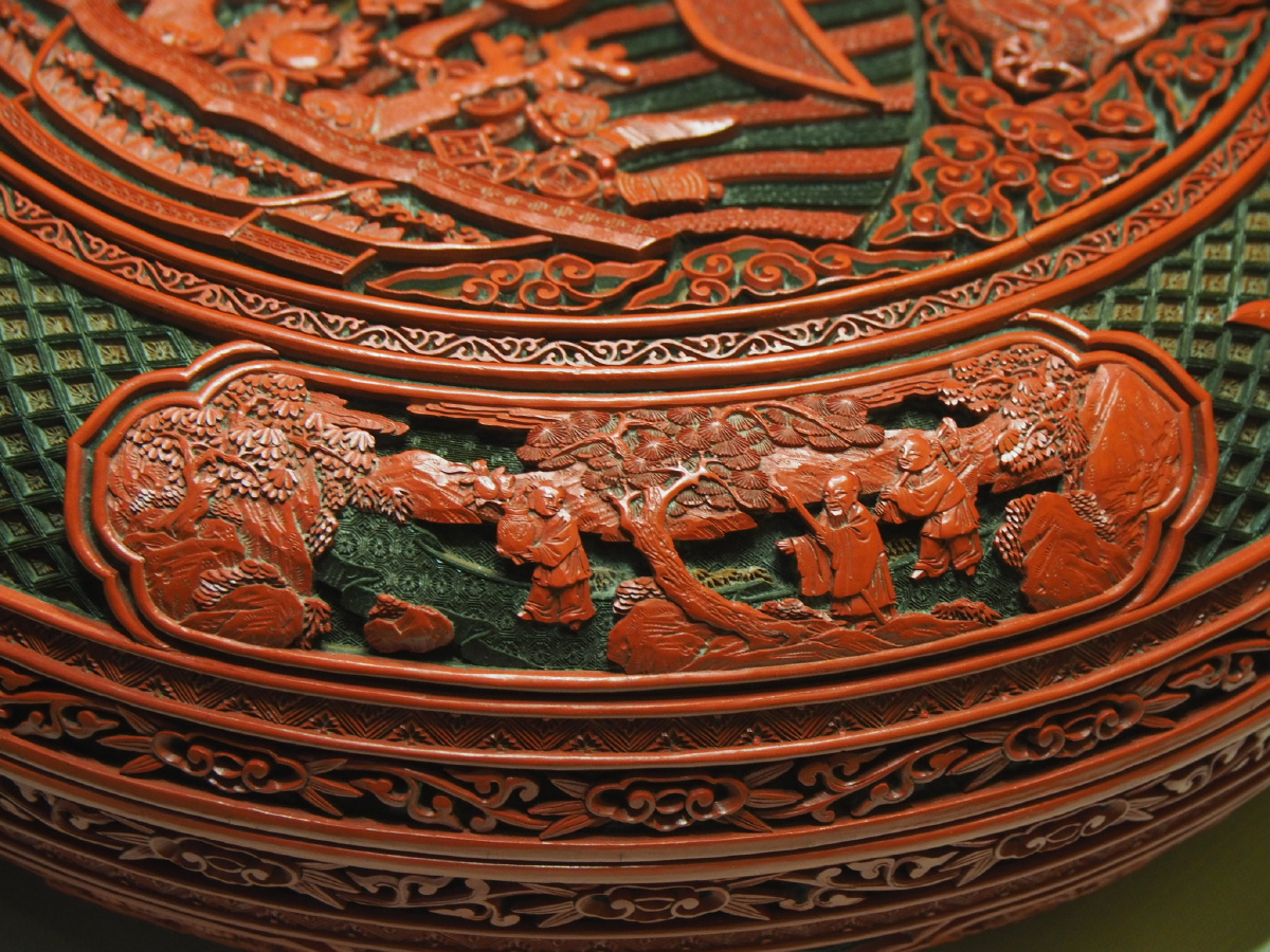 清乾隆剔红寿春图圆盒故宫博物院藏