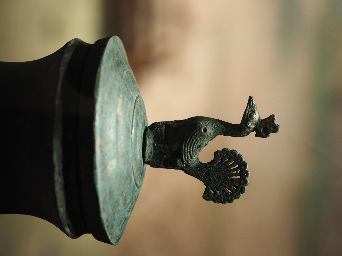 东汉孔雀盖提梁铜壶云南省博物馆藏