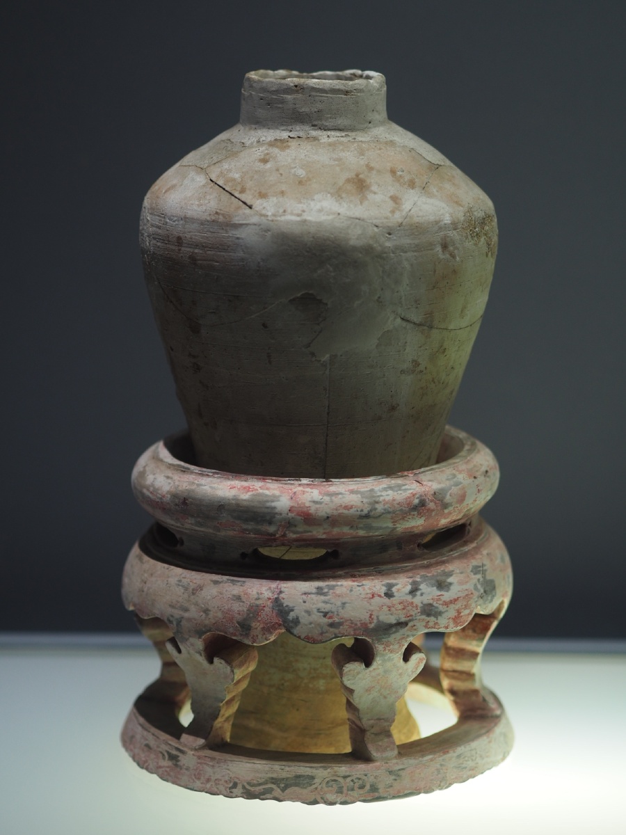 明粉红彩器座及素胎大口陶梅瓶桂林博物馆藏