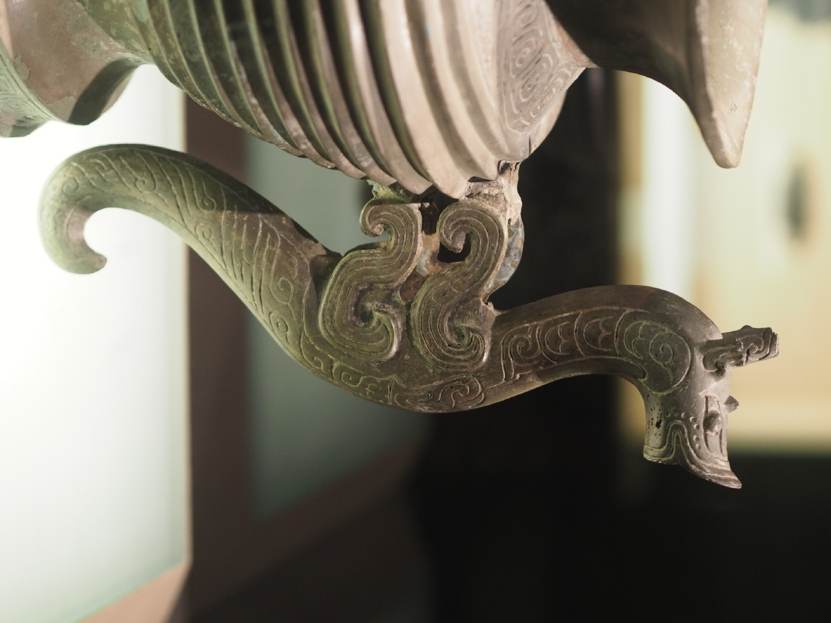 春秋龙耳尊上海博物馆藏