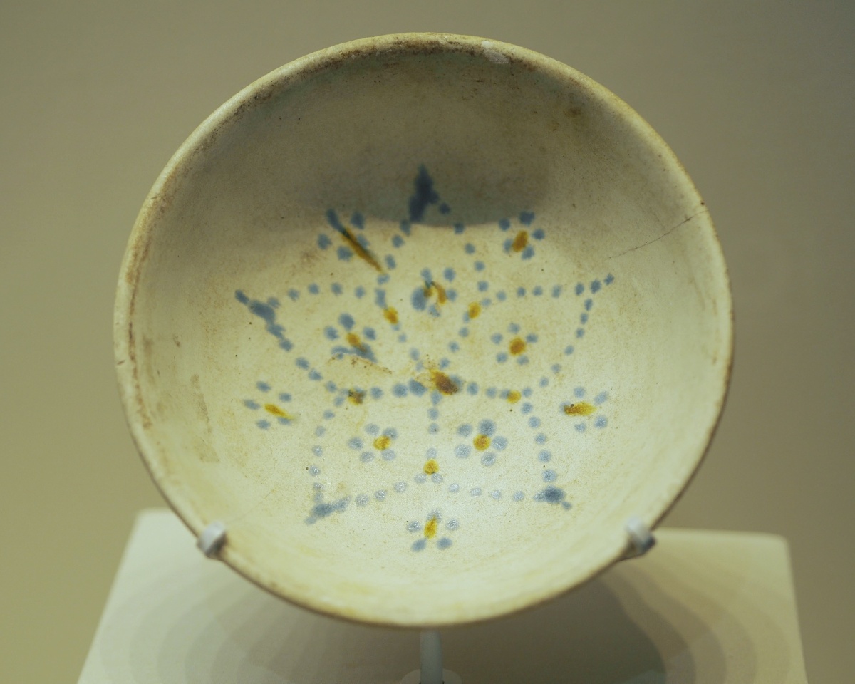 唐巩义窑白釉蓝彩碗中国国家博物馆藏