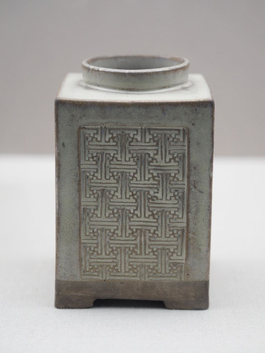 明白釉万字纹方罐广东民间工艺博物馆藏