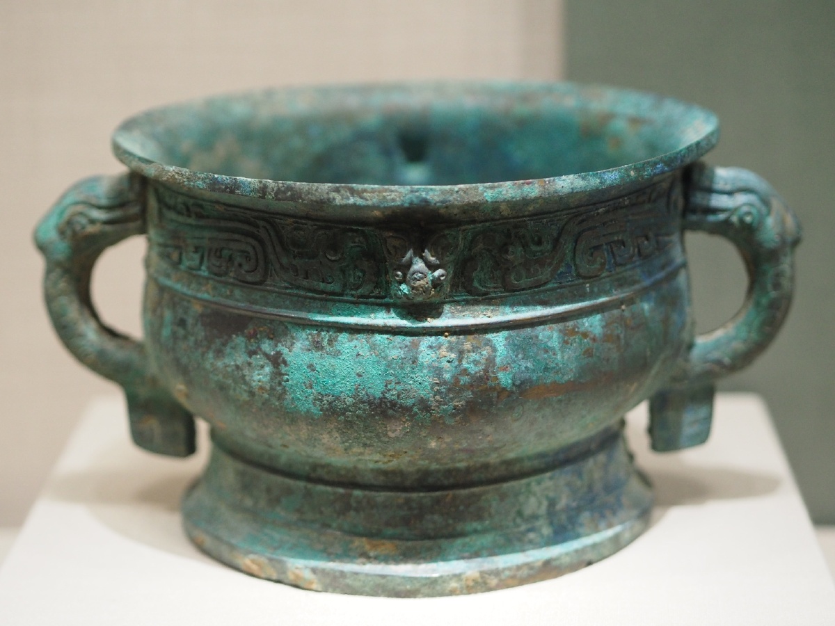 战国凤鸟兽面纹青铜簋宁夏博物馆藏