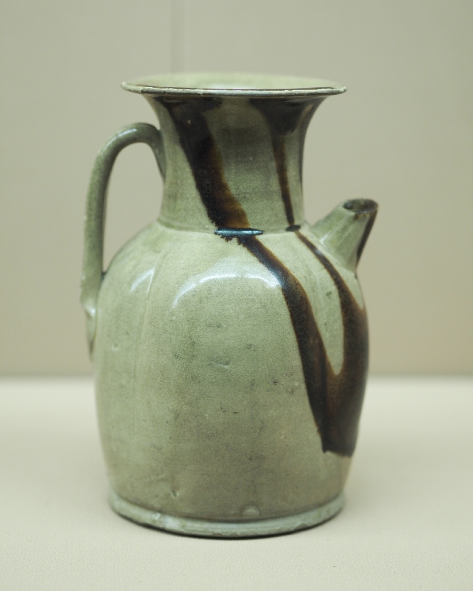 唐长沙窑青釉褐彩执壶上海博物馆藏